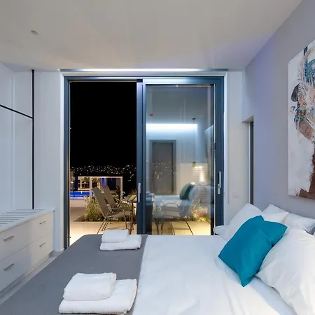 White Cliff Luxury Apartment
